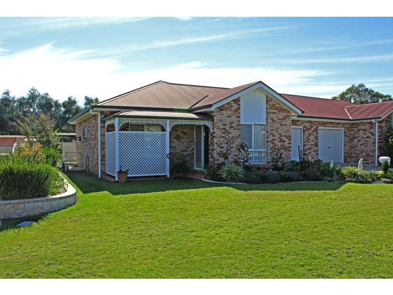 2/2 Bell Pl, Warwick QLD 4370