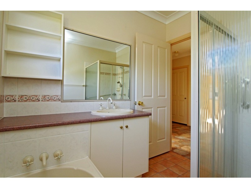 2/2 Bell Pl, Warwick QLD 4370