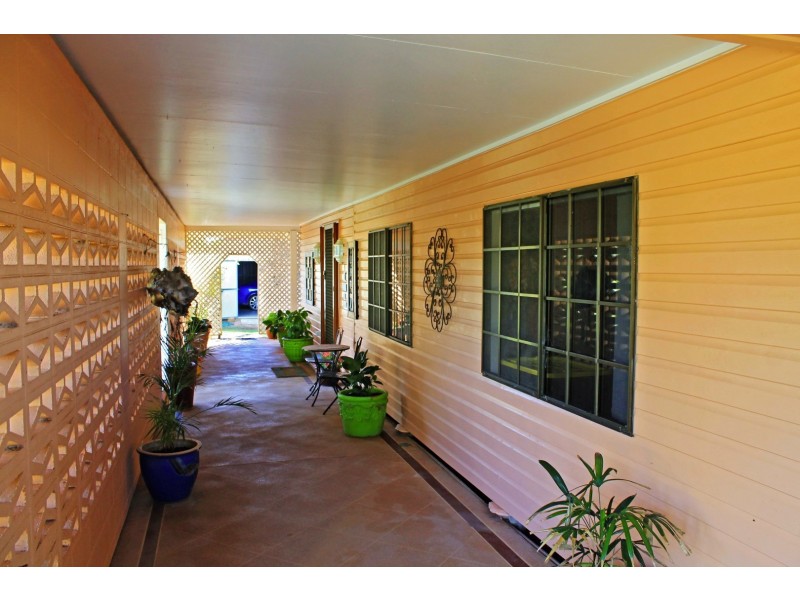 100 White St, Pratten QLD 4370