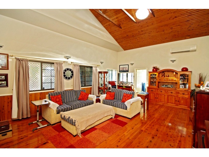 100 White St, Pratten QLD 4370