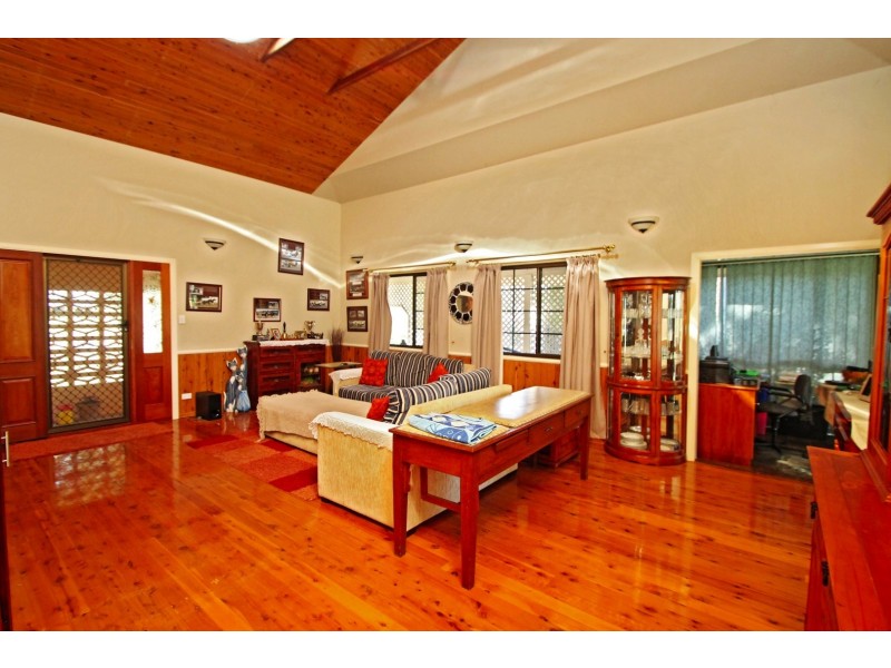 100 White St, Pratten QLD 4370