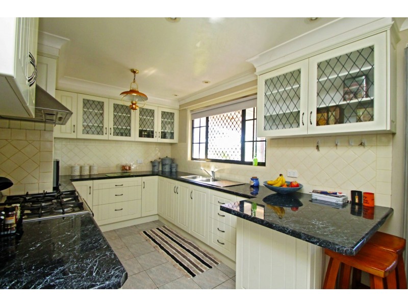 100 White St, Pratten QLD 4370