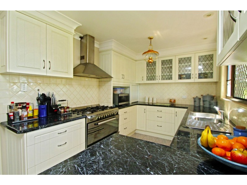 100 White St, Pratten QLD 4370