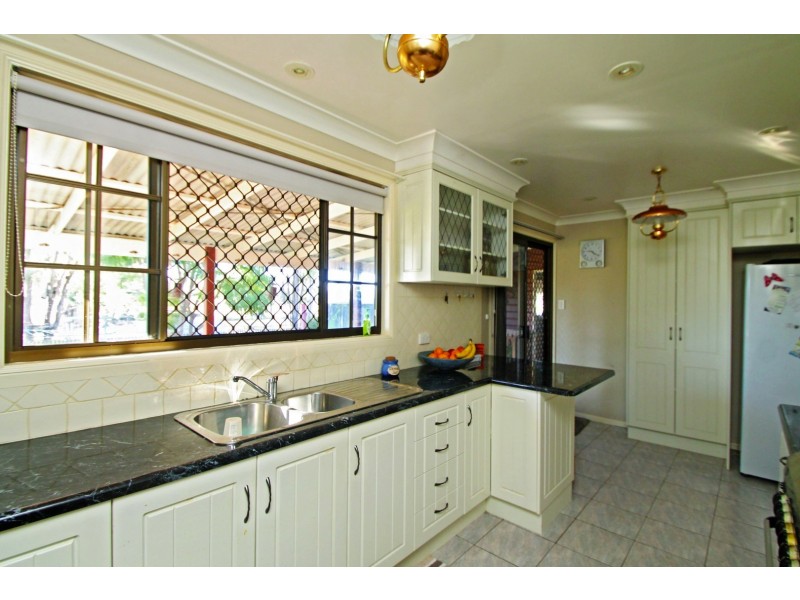 100 White St, Pratten QLD 4370