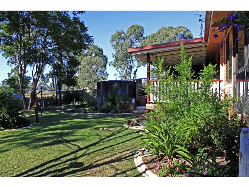 100 White St, Pratten QLD 4370