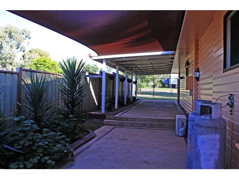 100 White St, Pratten QLD 4370