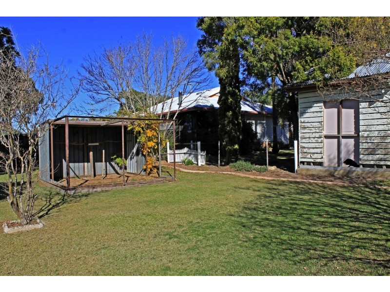 100 White St, Pratten QLD 4370