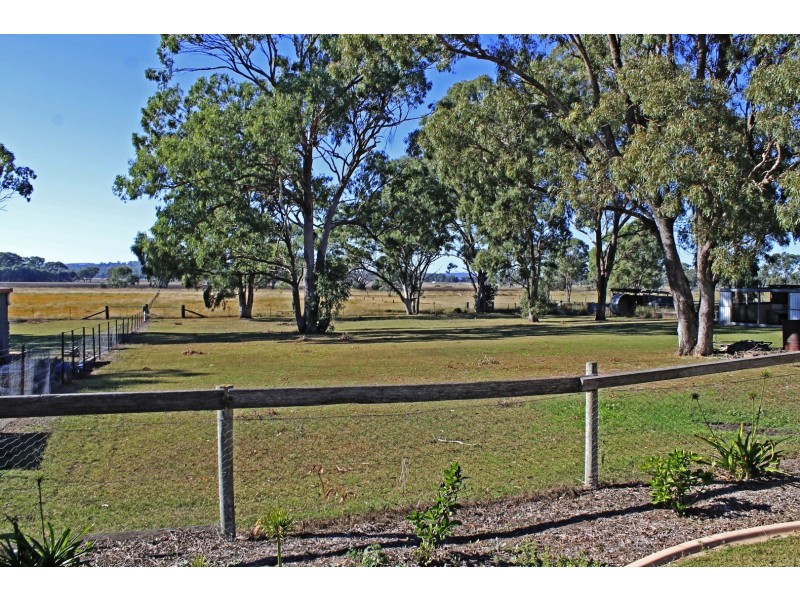 100 White St, Pratten QLD 4370