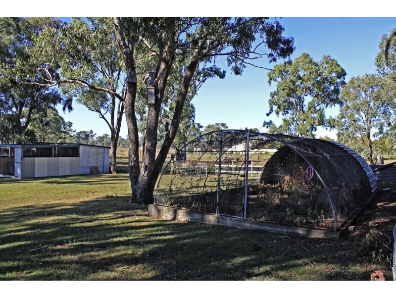 100 White St, Pratten QLD 4370