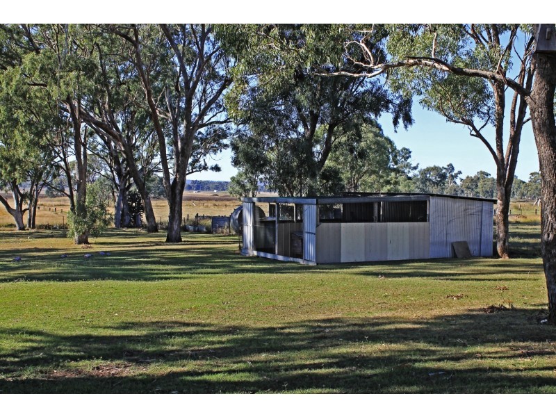 100 White St, Pratten QLD 4370