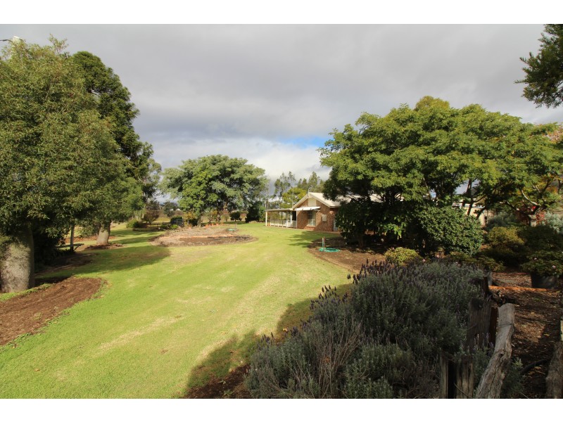 1128 Goomburra Rd, Goomburra QLD 4362
