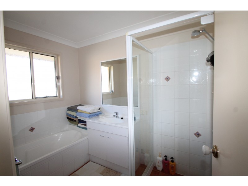 20 Boronia Dr, Warwick QLD 4370