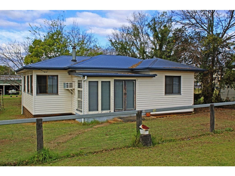 14 Gore St, Warwick QLD 4370