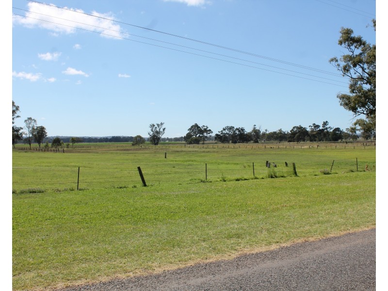 126 White St, Pratten QLD 4370
