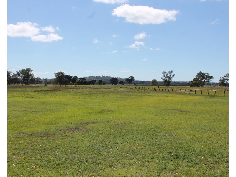 126 White St, Pratten QLD 4370