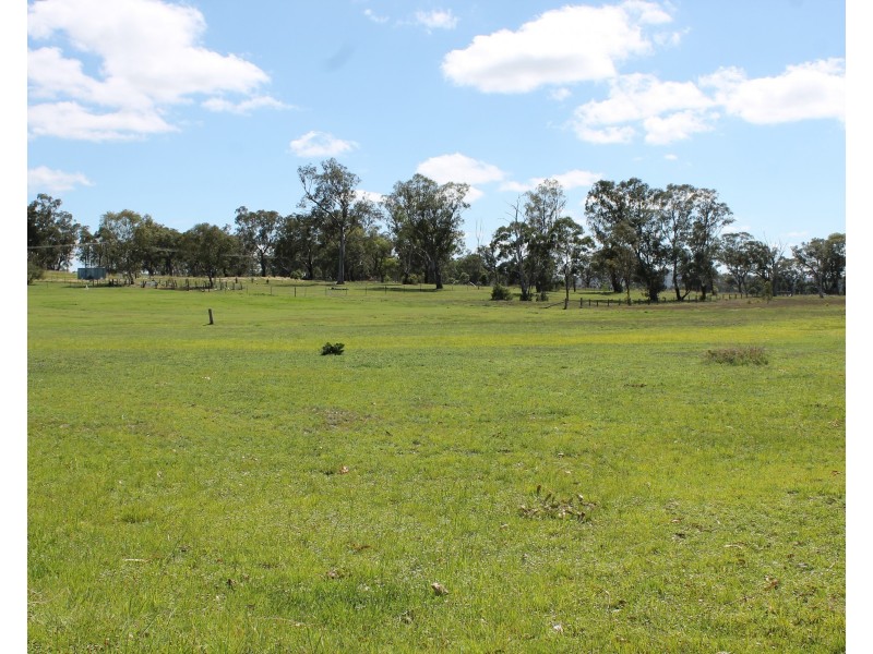126 White St, Pratten QLD 4370