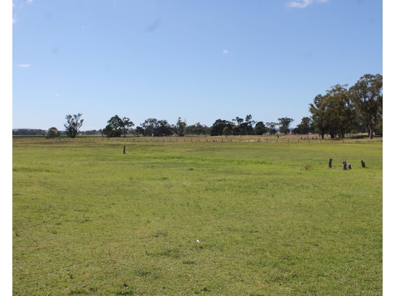 126 White St, Pratten QLD 4370
