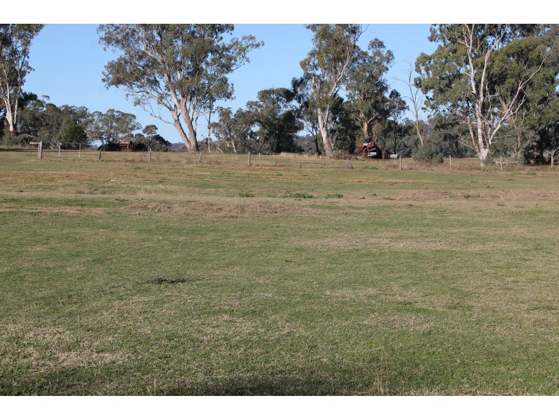 126 White St, Pratten QLD 4370