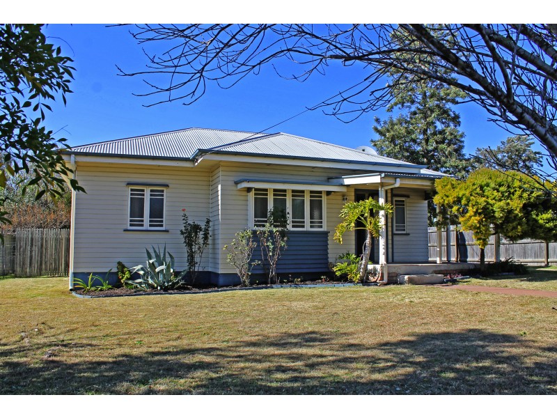 28 Wallace St, Warwick QLD 4370