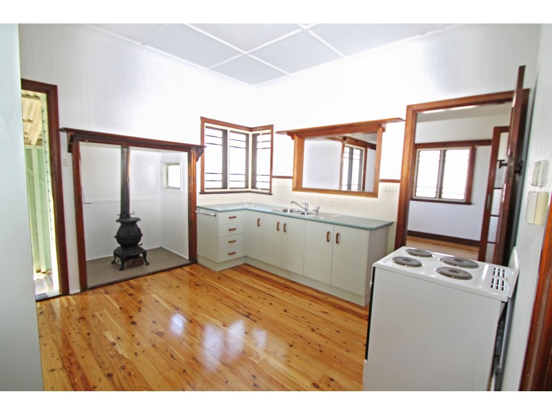 28 Wallace St, Warwick QLD 4370