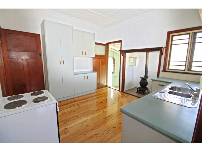 28 Wallace St, Warwick QLD 4370