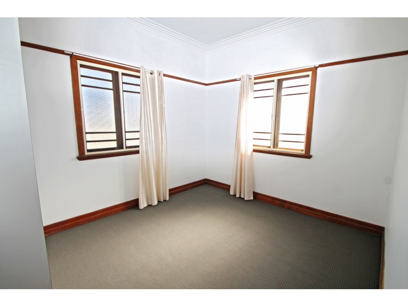 28 Wallace St, Warwick QLD 4370