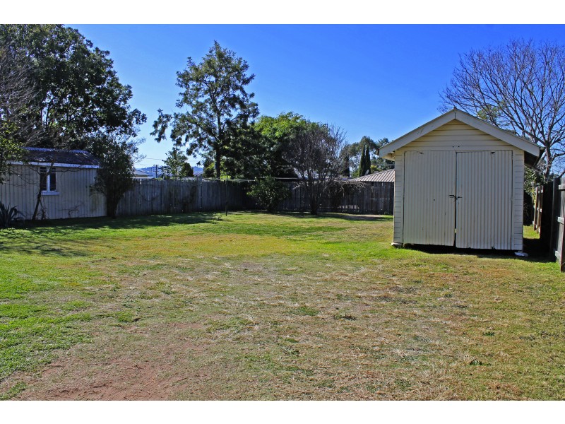 28 Wallace St, Warwick QLD 4370