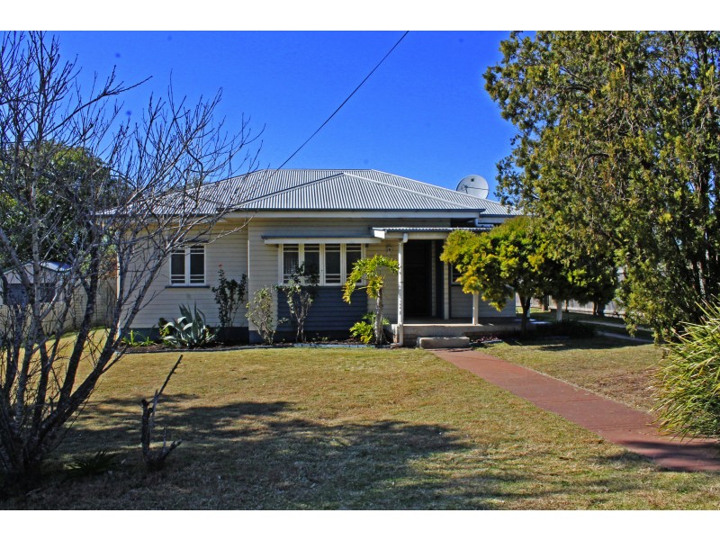 28 Wallace St, Warwick QLD 4370