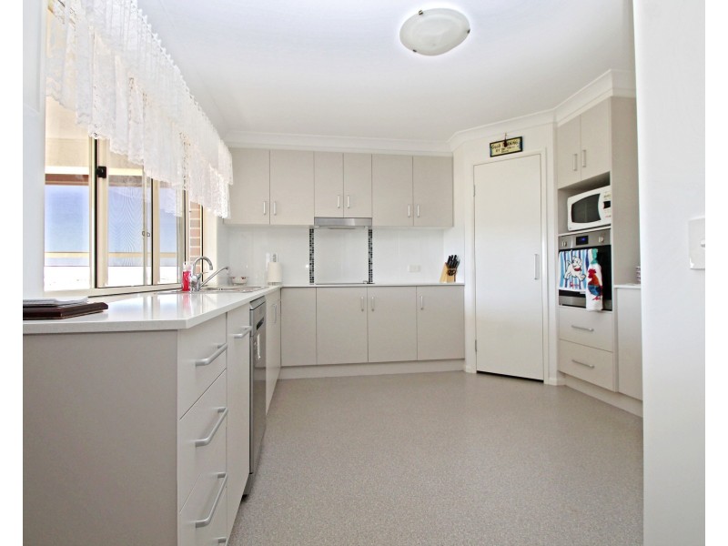 10 Amarina Av, Warwick QLD 4370