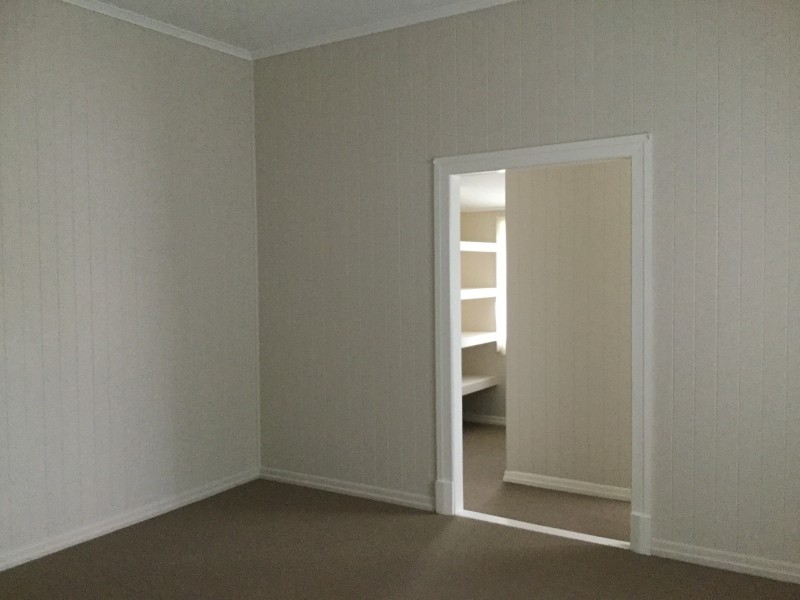 65 Locke St, Warwick QLD 4370