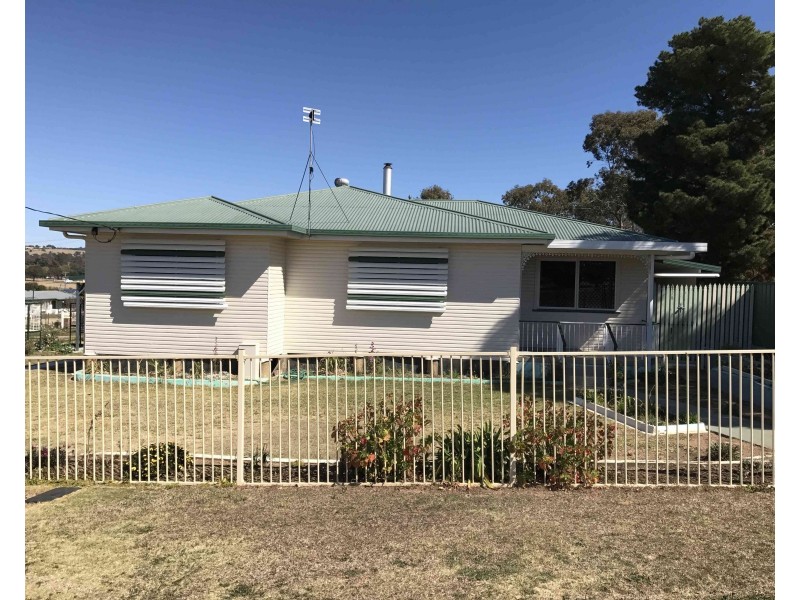 137 Dragon St, Warwick QLD 4370