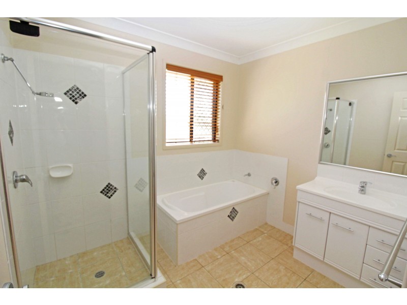 1 Iceberg Ct, Warwick QLD 4370