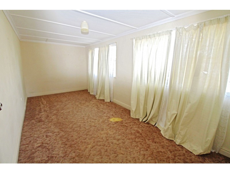 282 Wood St, Warwick QLD 4370