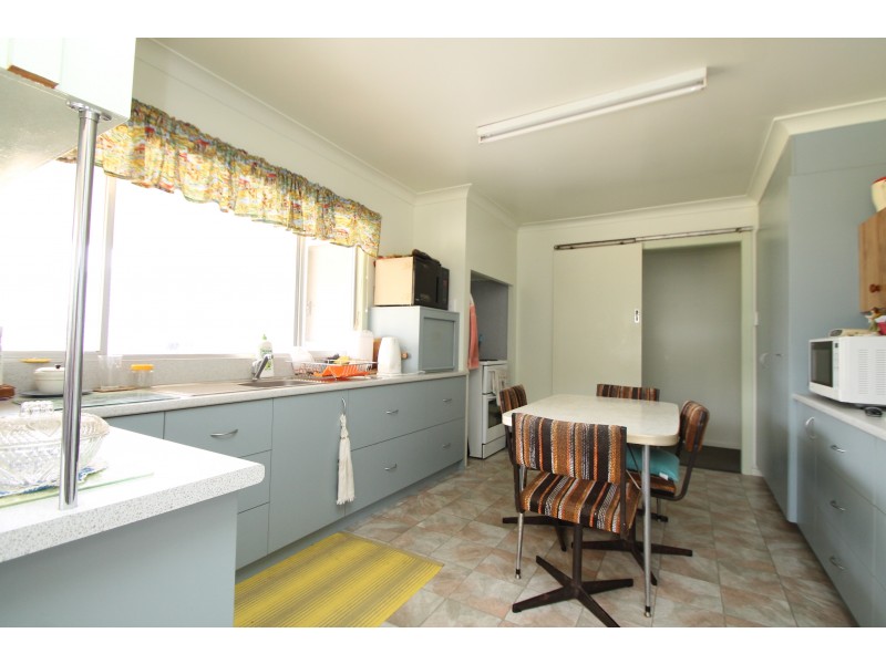 126 White Street, Pratten QLD 4370