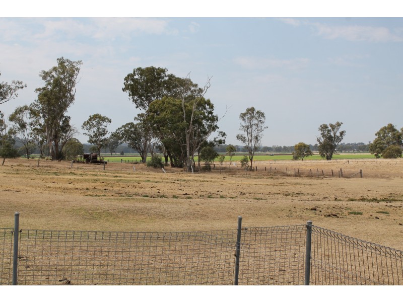 126 White Street, Pratten QLD 4370