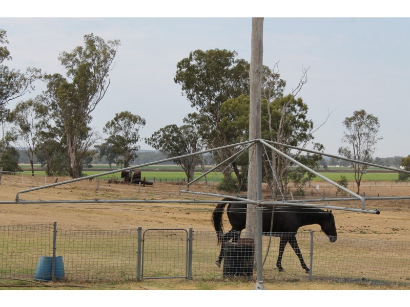 126 White Street, Pratten QLD 4370
