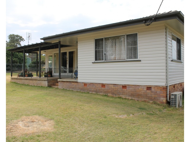 126 White Street, Pratten QLD 4370