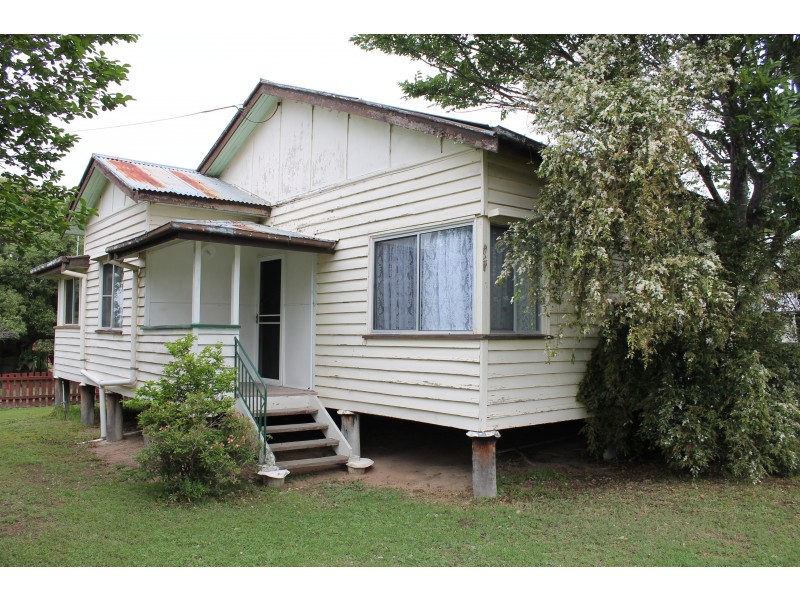 208 Pratten St, Warwick QLD 4370