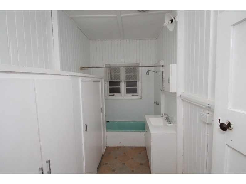 208 Pratten St, Warwick QLD 4370