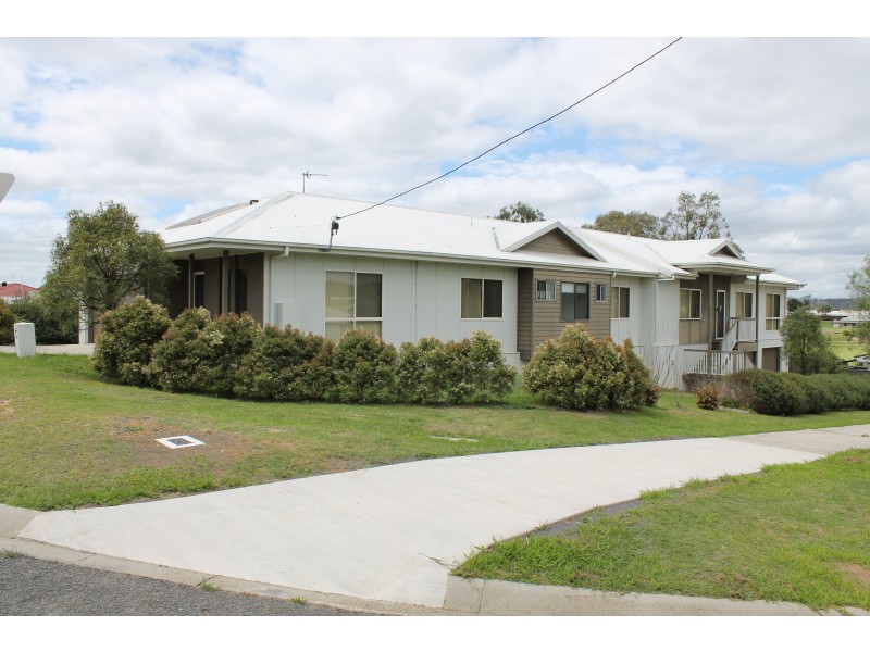 1 & 2/140 Dragon St, Warwick QLD 4370