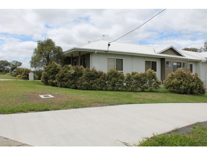 1 & 2/140 Dragon St, Warwick QLD 4370