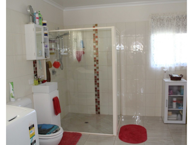 14 Ross St, Pratten QLD 4370