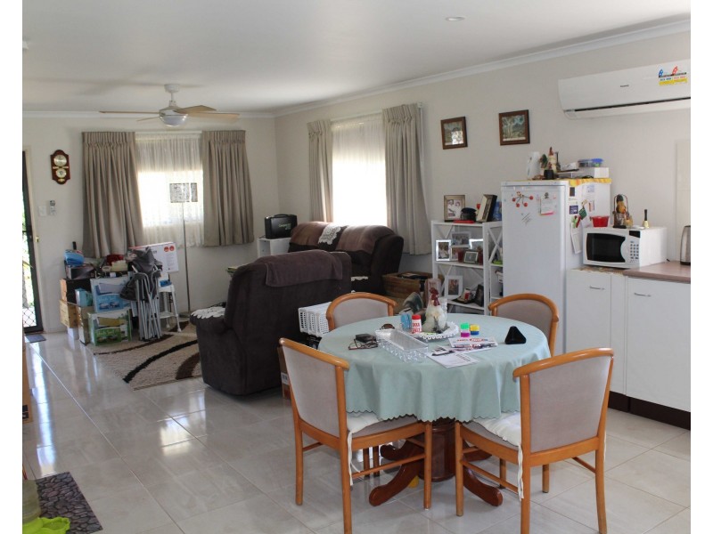 14 Ross St, Pratten QLD 4370