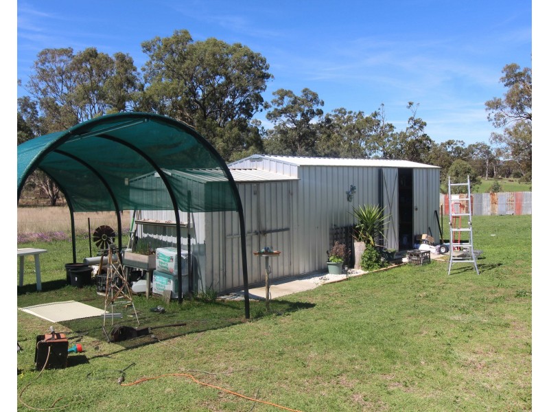 14 Ross St, Pratten QLD 4370