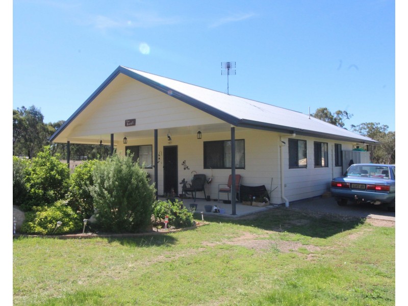 14 Ross St, Pratten QLD 4370