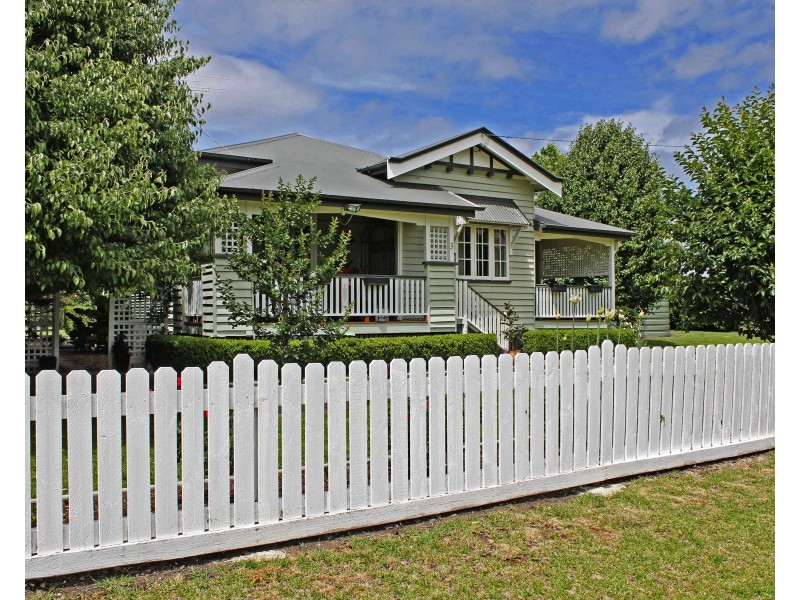 3 Warner St, Allora QLD 4362
