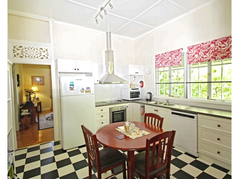 3 Warner St, Allora QLD 4362