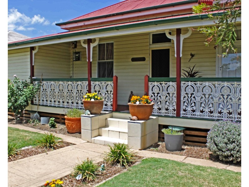 18 Cecil St, Warwick QLD 4370