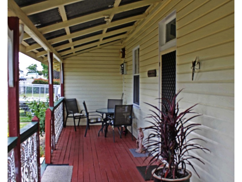 18 Cecil St, Warwick QLD 4370