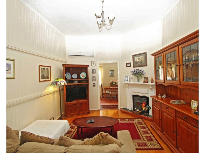 18 Cecil St, Warwick QLD 4370